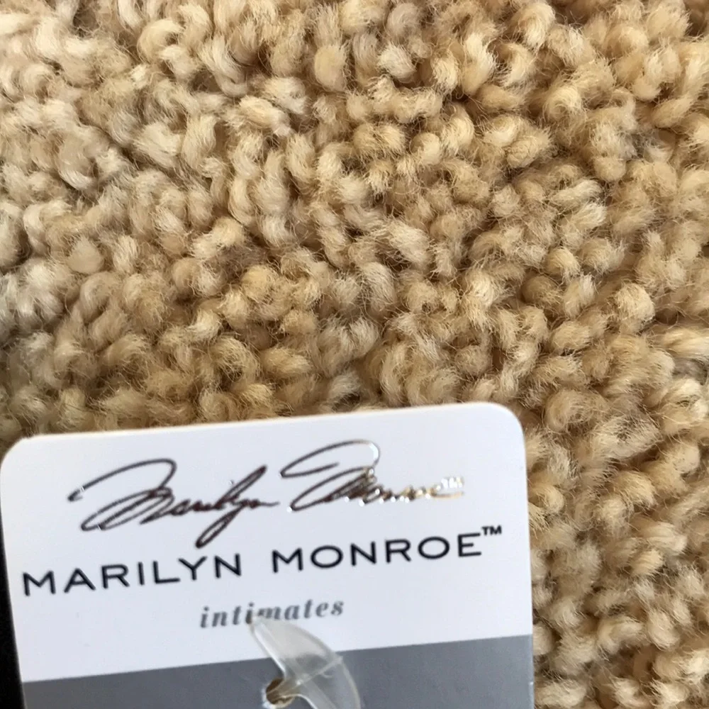 NWT! MARILYN MONROE size L black stretchy slip